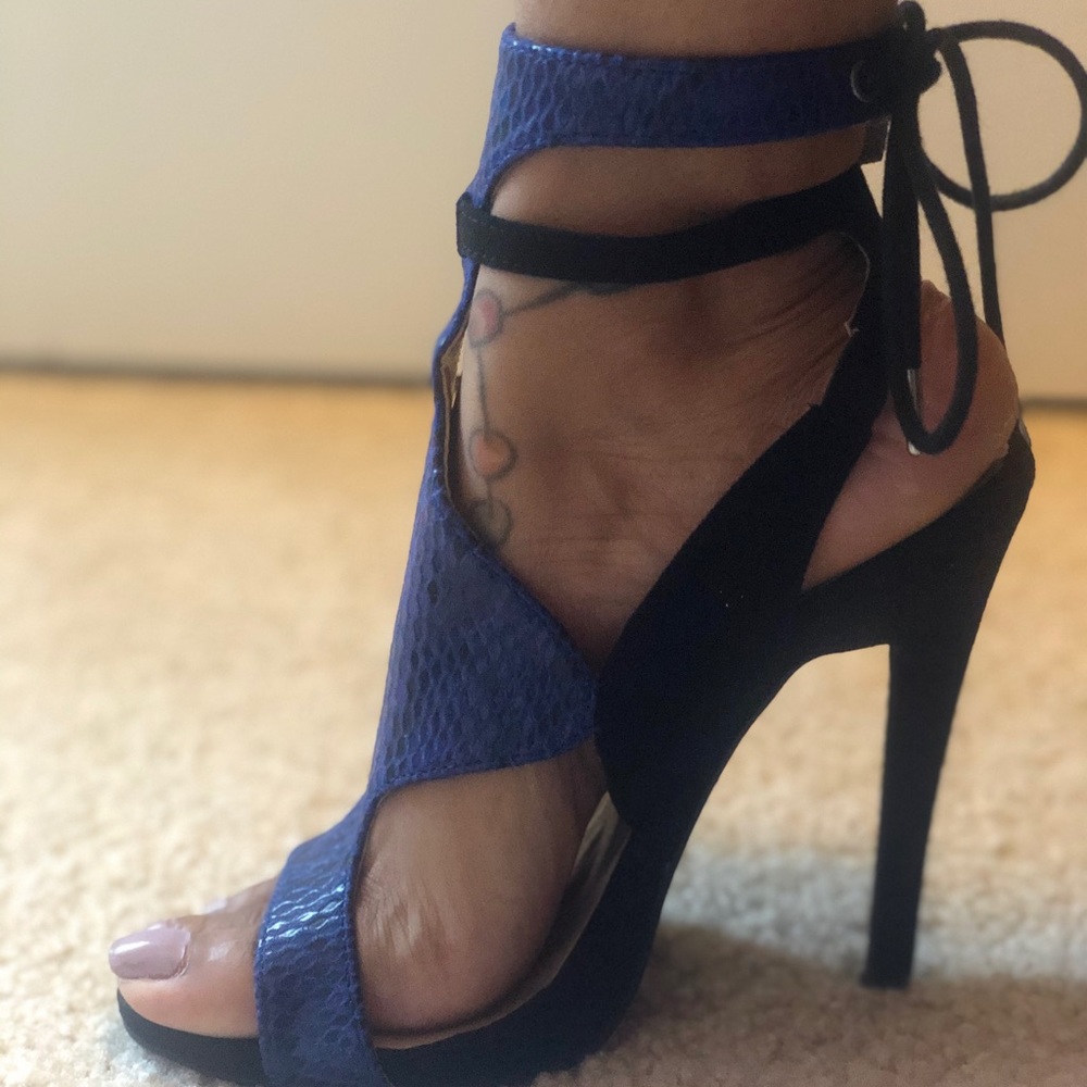 Justfab Blue & Black Snake print Heels size 7